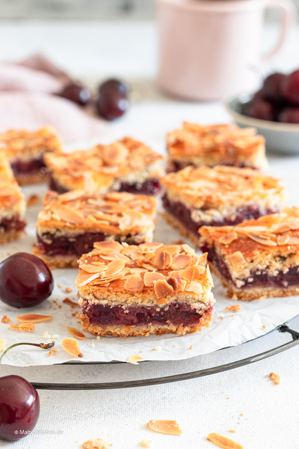 Saftiger Kirschkuchen als Blechkuchen