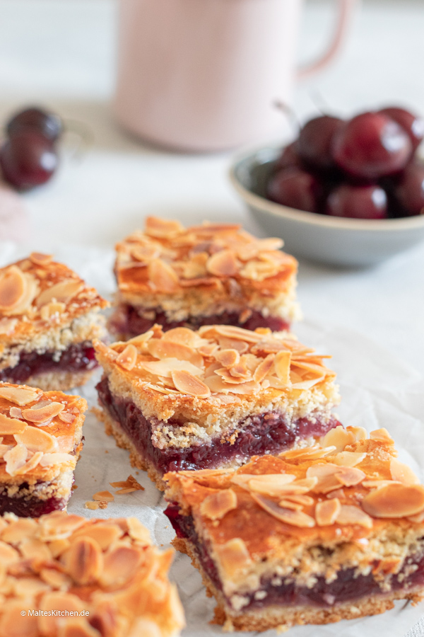 Blechkuchen mit Kirschen