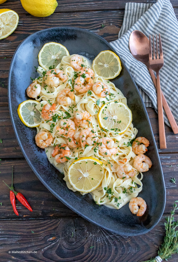 Selbstgemachte Pasta mit Zitronensauce