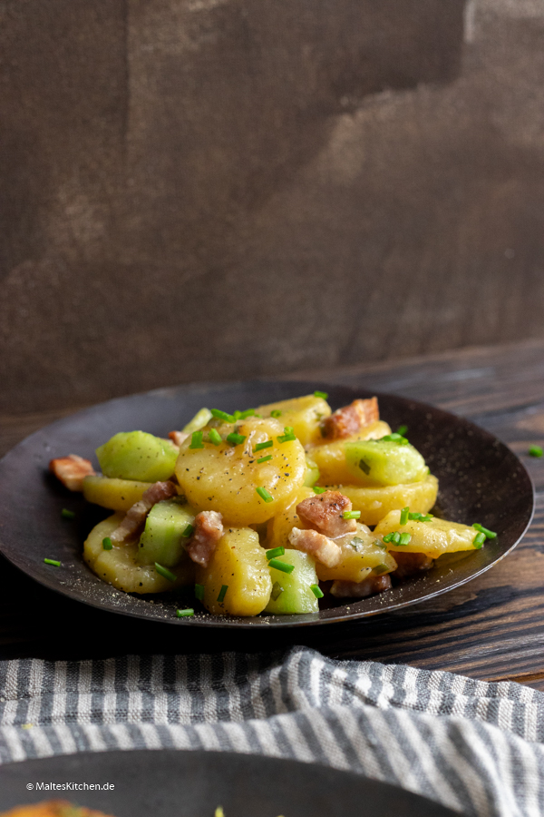 Kartoffelsalat mit Speck und Gurke