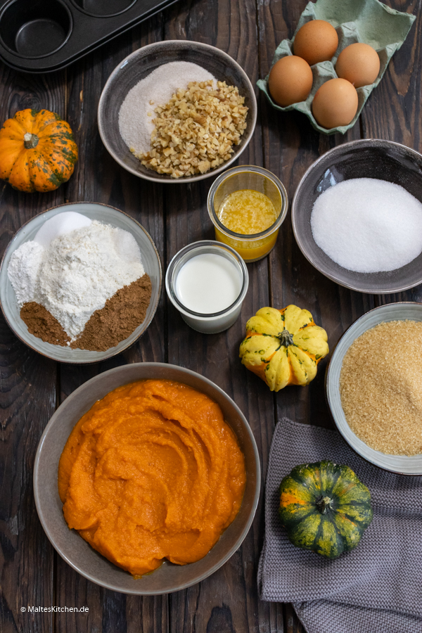 Alle Zutaten für die leckeren Kürbis-Pekannuss Muffins