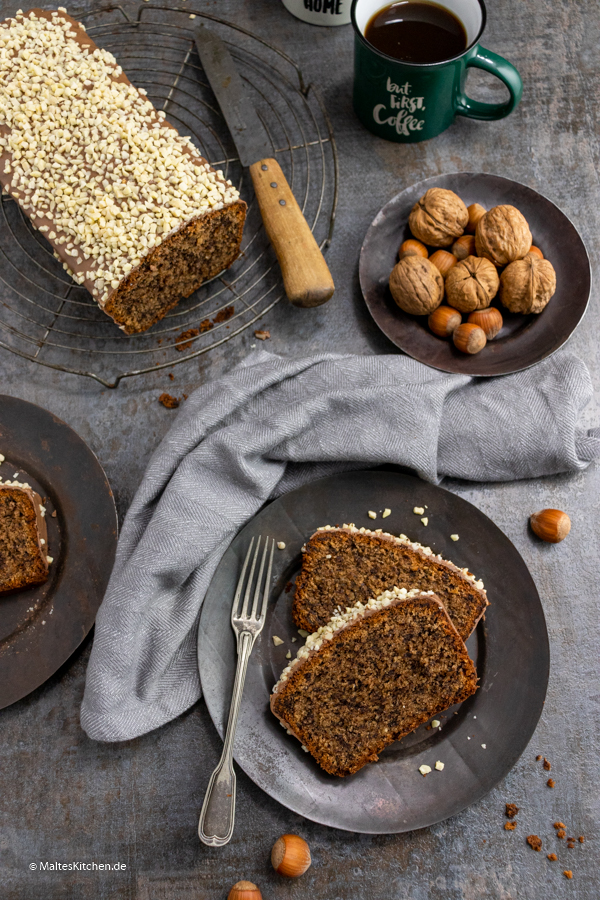 Saftiger Nusskuchen aus hellem Vollkornmehl