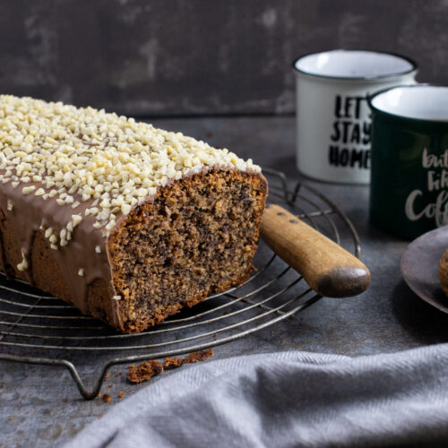 Rezept für einen Tiroler Nusskuchen mit Schokoraspeln
