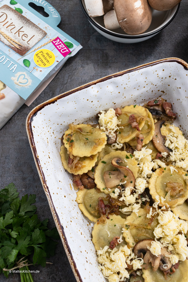 Käse für den Dinkel-Pasta Auflauf