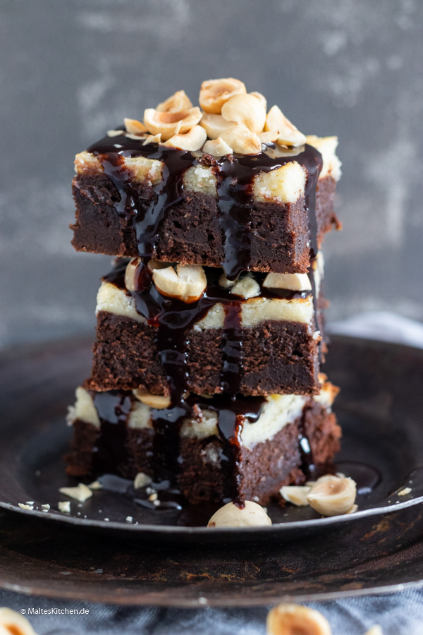 Saftiger Brownie mit Kakaosauce