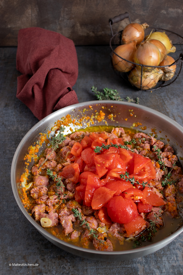 Ragout mit Tomaten und Salsiccia