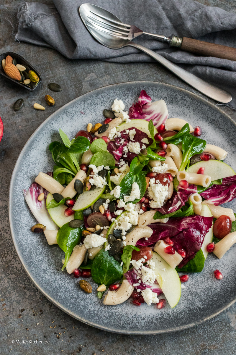 Winterlicher Nudelsalat mit Radicchio und Äpfeln