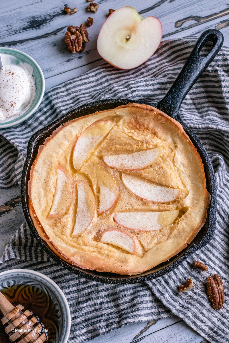 Dutch Baby Pfannkuchen mit Äpfeln