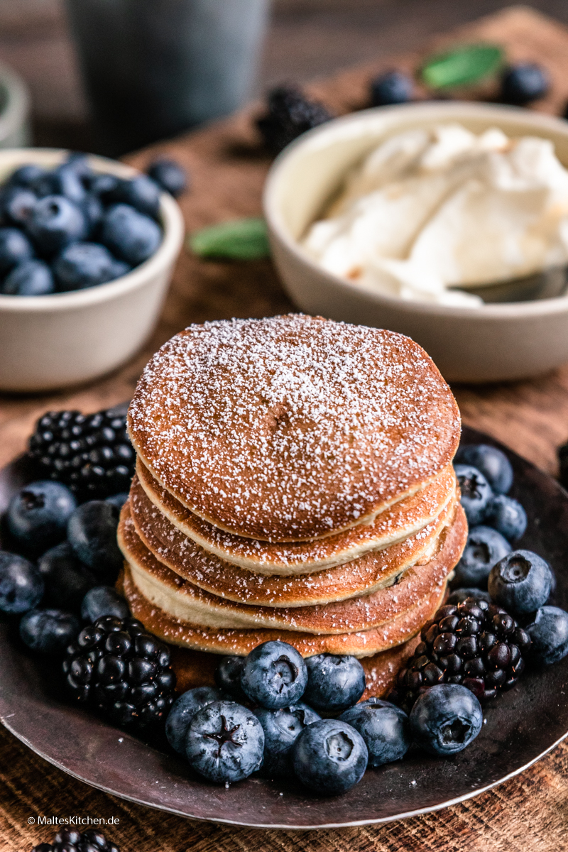 Fluffige Pancakes mit Mascarpone-Sahne