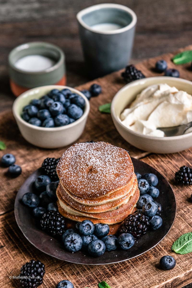 Fluffige Pancakes mit Blaubeeren