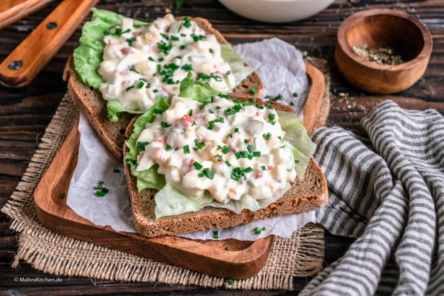 Rezept für einen cremigen Eiersalat mit Mayo, Spitzpaprika und Frühlingszwiebeln