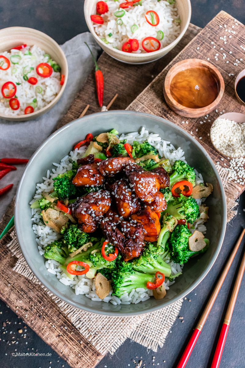 Saftiges teriyaki-Hähnchen mit Brokkoli und Reis