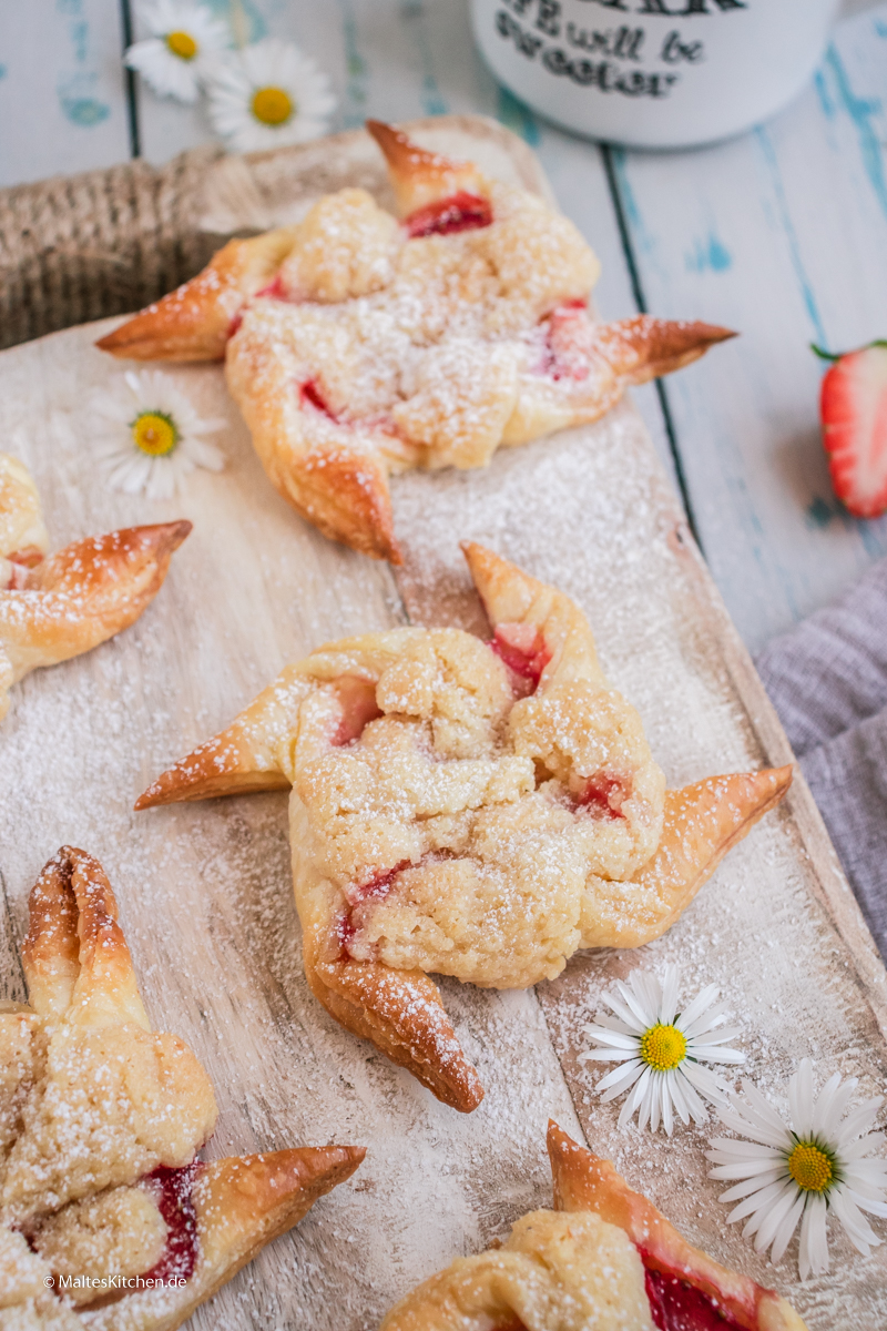 Puddingteilchen mit Erdbeeren