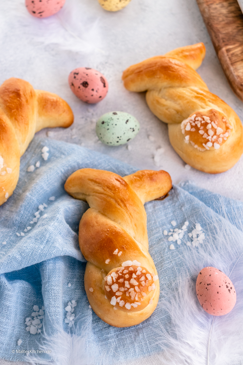 Süße Osterhasen aus Hefeteig