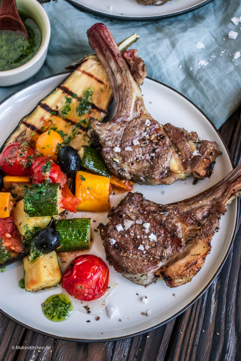 Saftige gegrillte Lammkoteletts