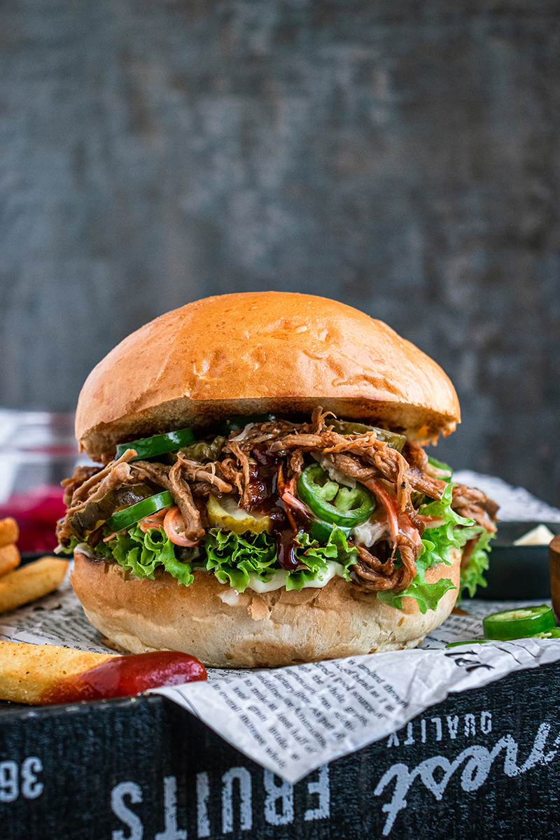 Pulled Pork Burger mit Würzsauce