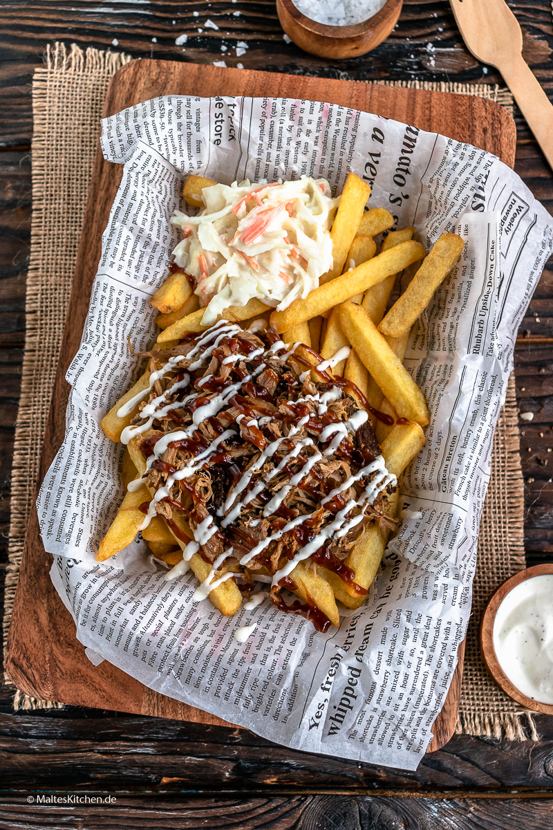 Poutine mit Pulled Pork und Krautsalat