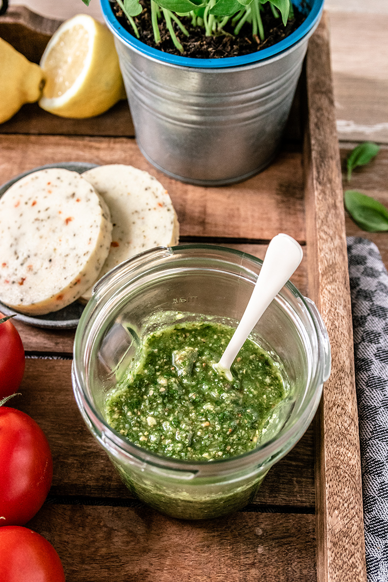 Basilikum-Pesto für den Wonder Burger