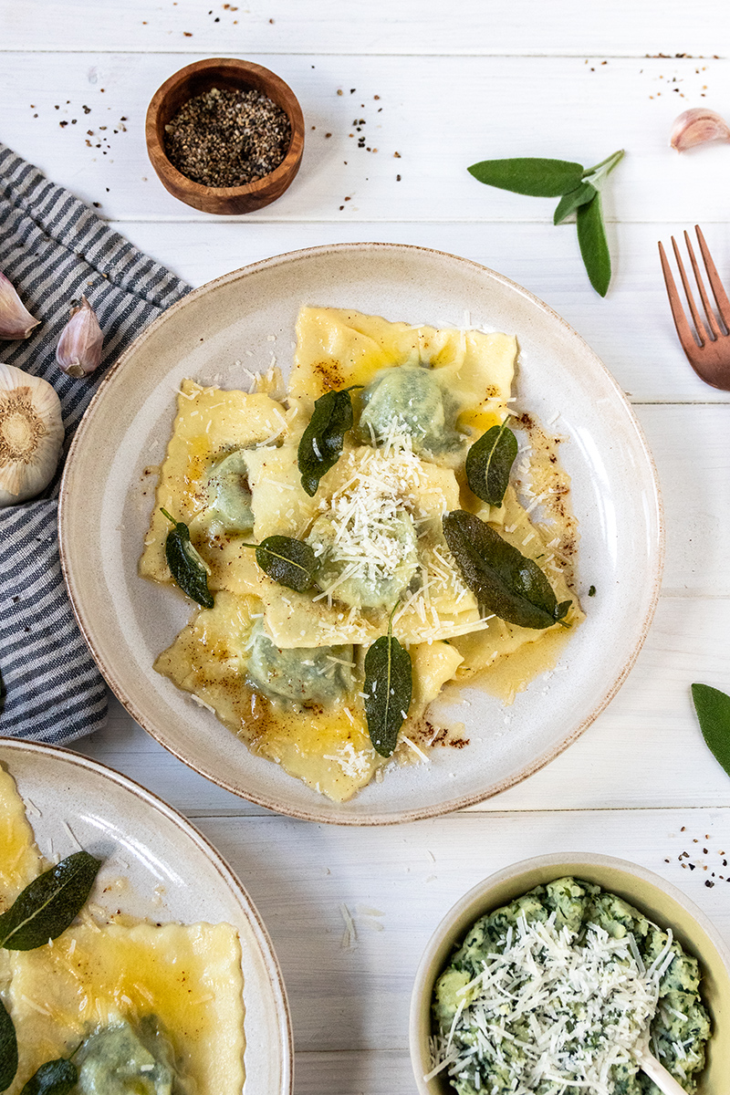 Selbstgemachte Ravioli mit Kartoffel-Spinat-Füllung.