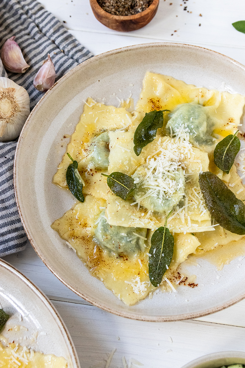 Leckere Ravioli mit Salbeibutter.