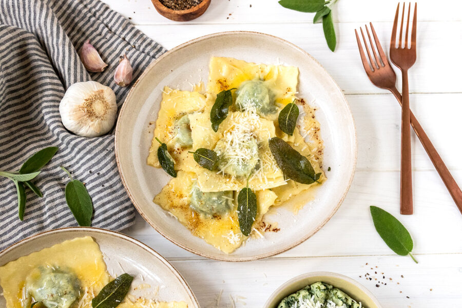 Rezept für selbstgemacte Ravioli mit Kartoffel-Spinat-Füllung