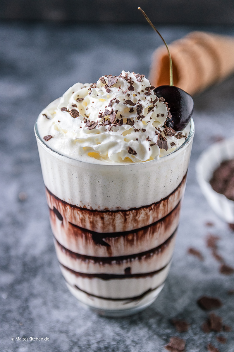 Lecker und erfrischend - Bananen-Milchshake mit Vanilleeis.