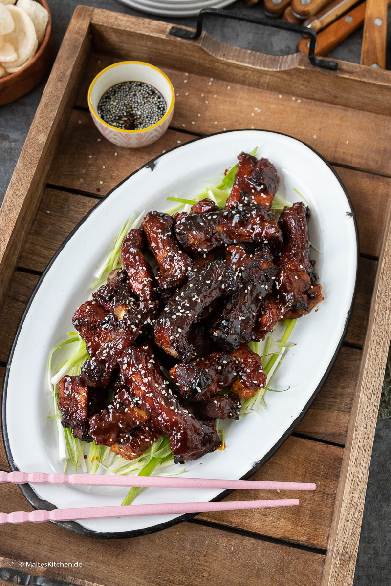 Chinesische BBQ-Rippchen, zum Finger abschlecken lecker.