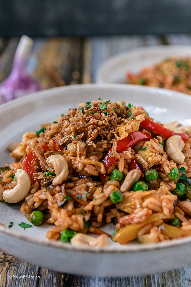 Vegetarisches Reisgericht Nasi Goreng.