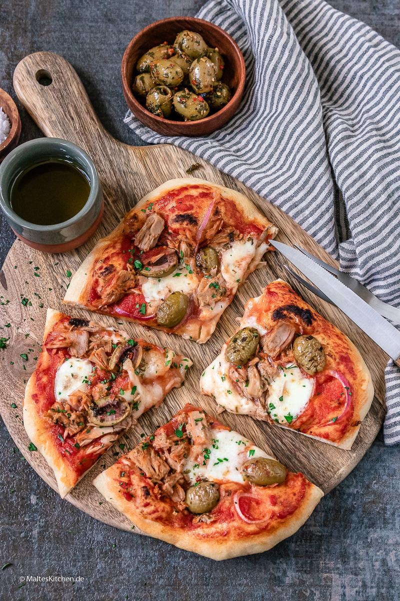 Pizza Tonno selbstgemacht.