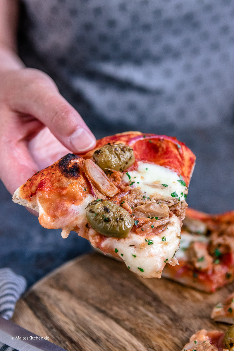 Super lecker - Pizza Tonno mit Thunfisch.