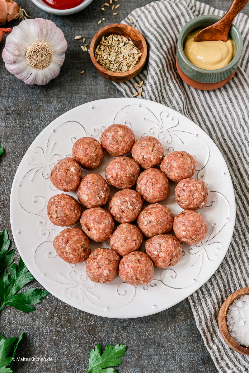 Richitg leckere Schweinefleischbällchen mit Fenchselsamen.