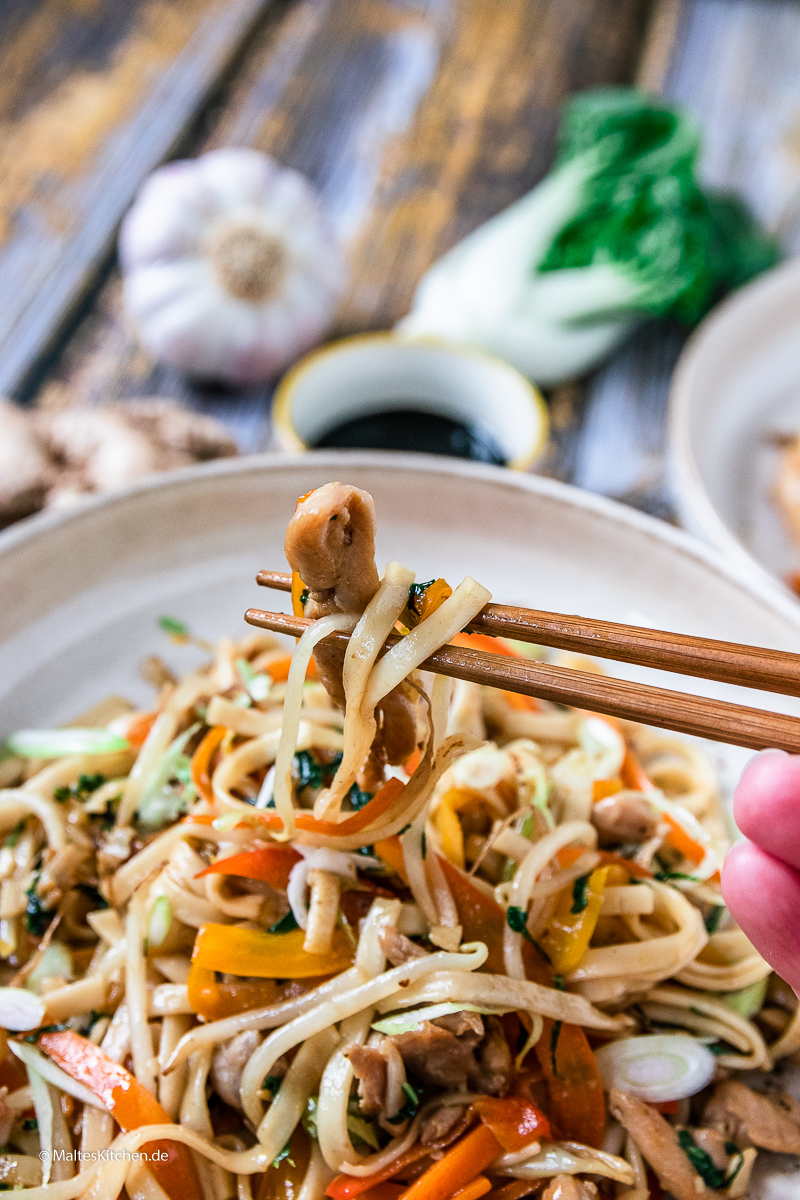 Leckere chinesische Bratnudeln.