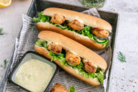 Rezept Fischstäbchen Hot Dog mit Gurken und Sauce