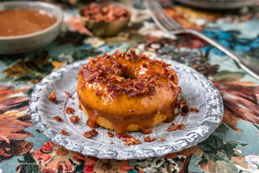 Rezept Kürbis-Donuts mit Karamell und Bacon
