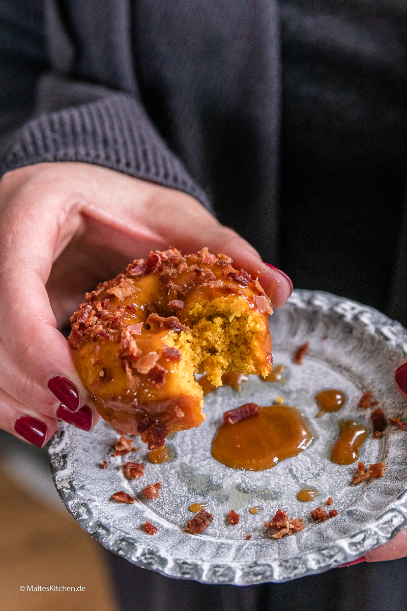 Leckere Kürbis-Donuts mit Speck.