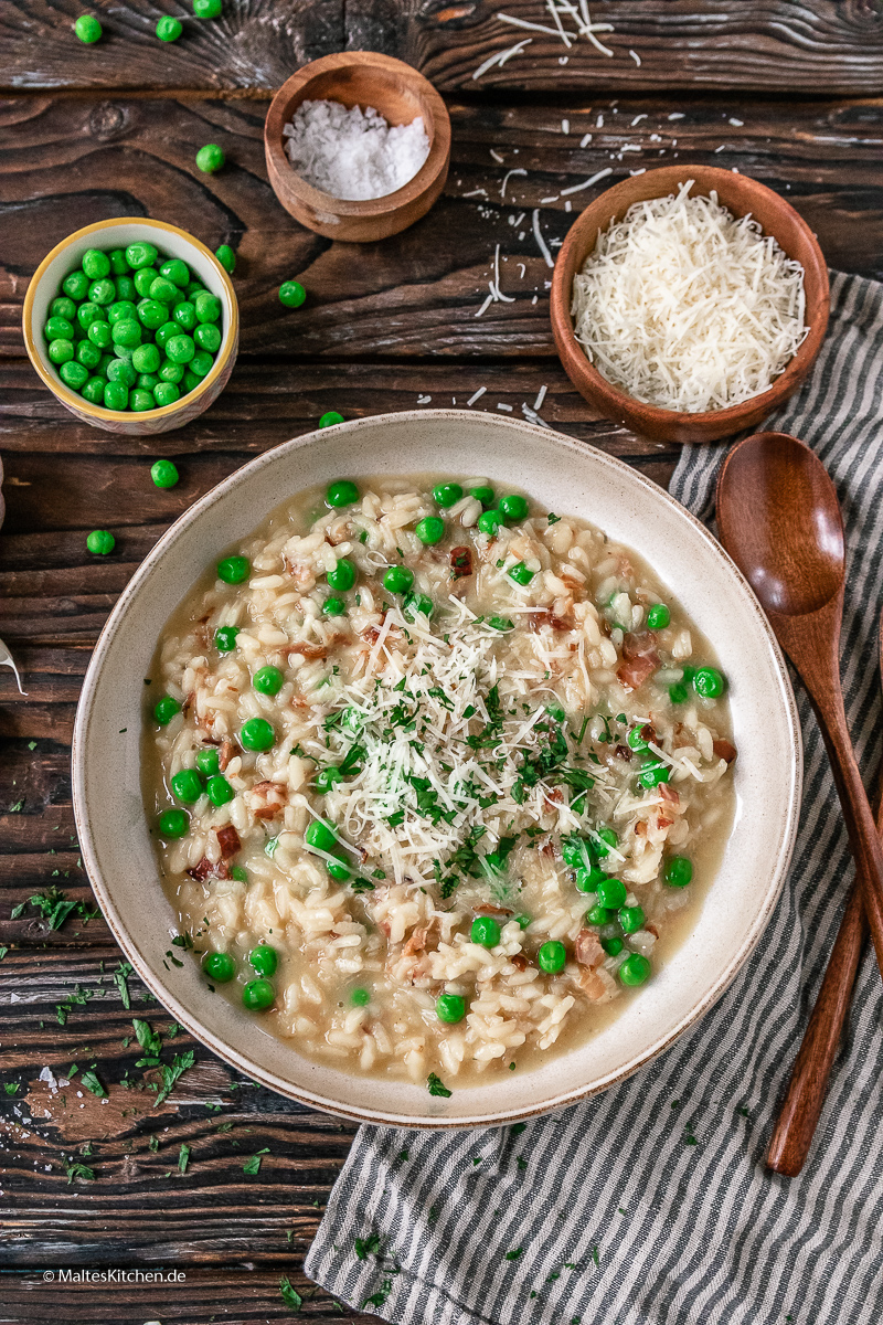 Risotto mit Pancetta und Erbsen.