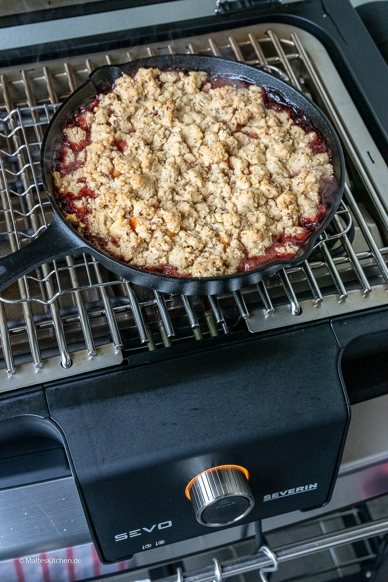 Pflaumen-Crumble vom Grill.