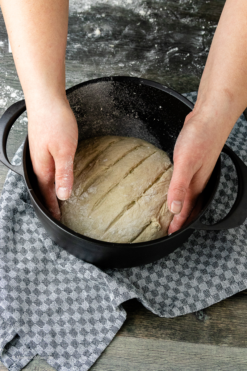 Brot backen muss nicht schwer sein. Die Joghurtkruste beweist es.