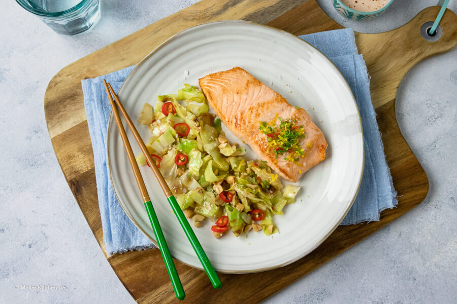 Rezept gebratenes Lachsfilet auf Spitzkohl