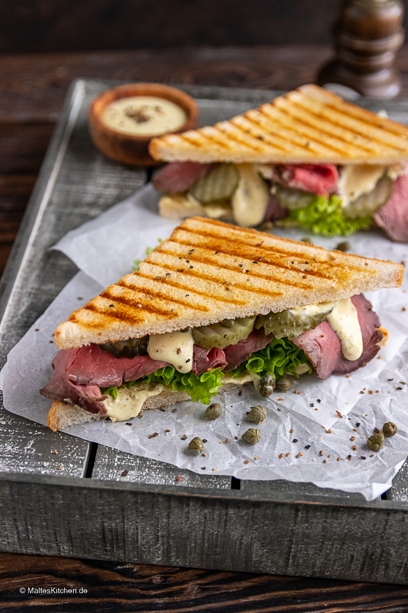 Saftiges Roastbeef-Sandwich mit cremiger Mayonnaise.