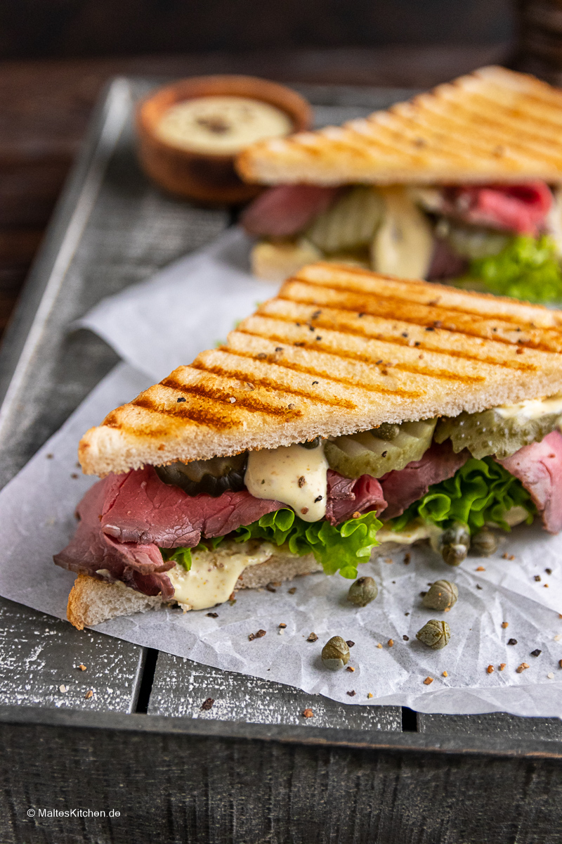 Saftiges Roastbeef-Sandwich mit cremiger Mayonnaise.