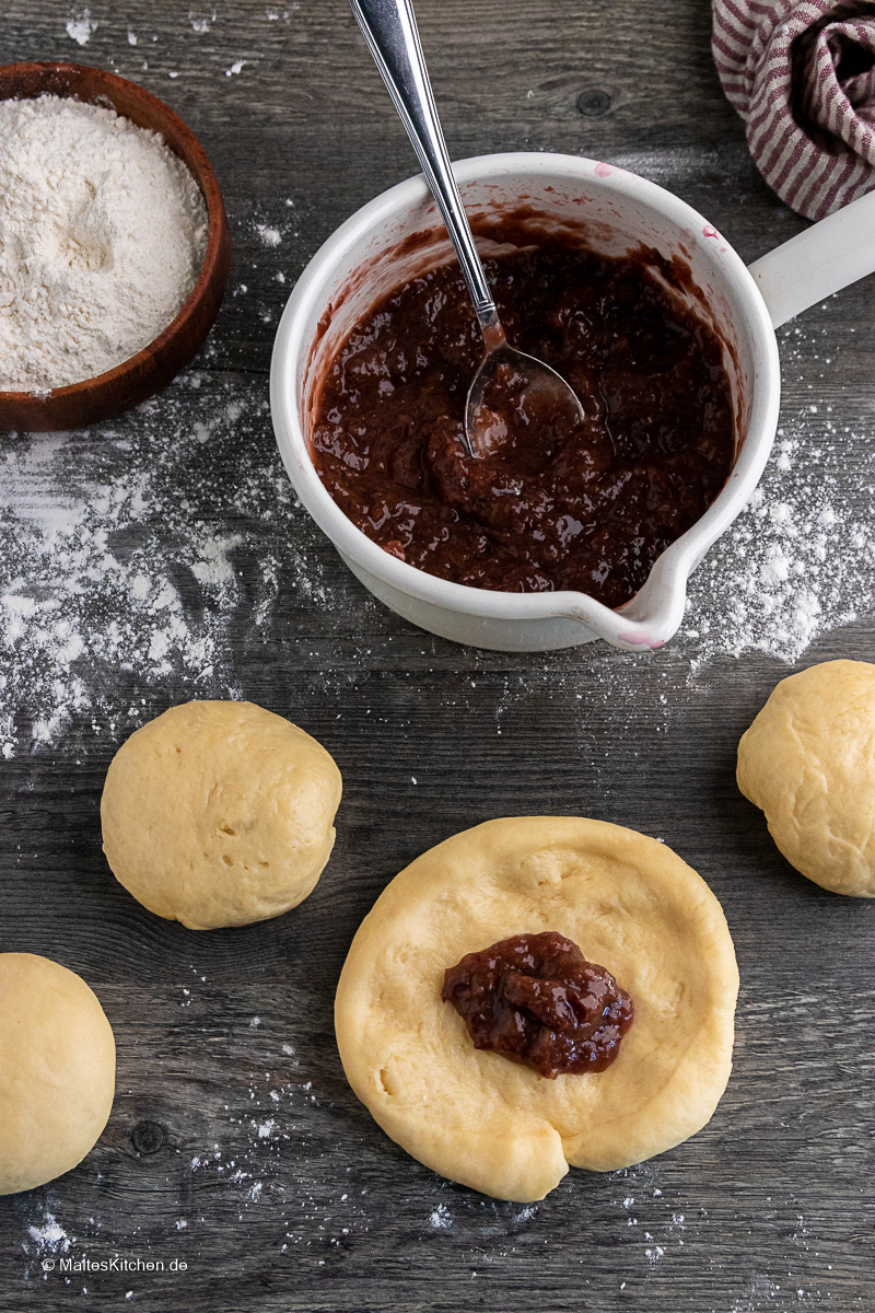 Germknödel mit Pflaumenmuss-Füllung.