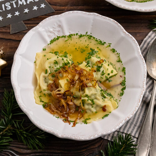 Rezept für schwäbische Maultaschen in Brühe mit Schmelzzwiebeln
