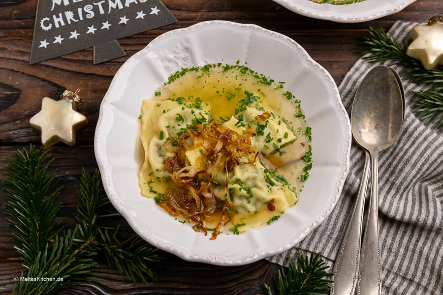 Rezept für schwäbische Maultaschen in Brühe mit Schmelzzwiebeln
