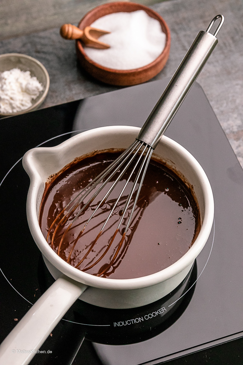 Schokoladensauce für die Churros.