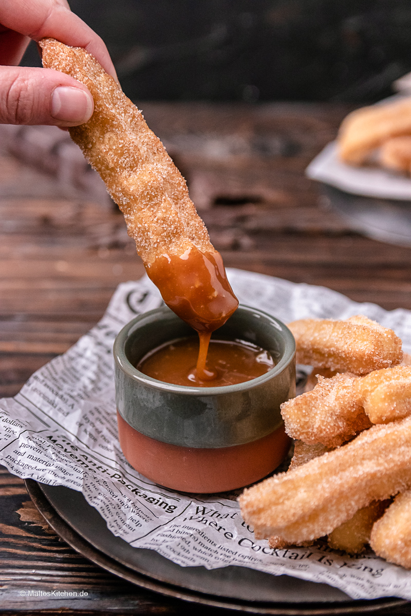 Churros mit salziger Karamellsauce.