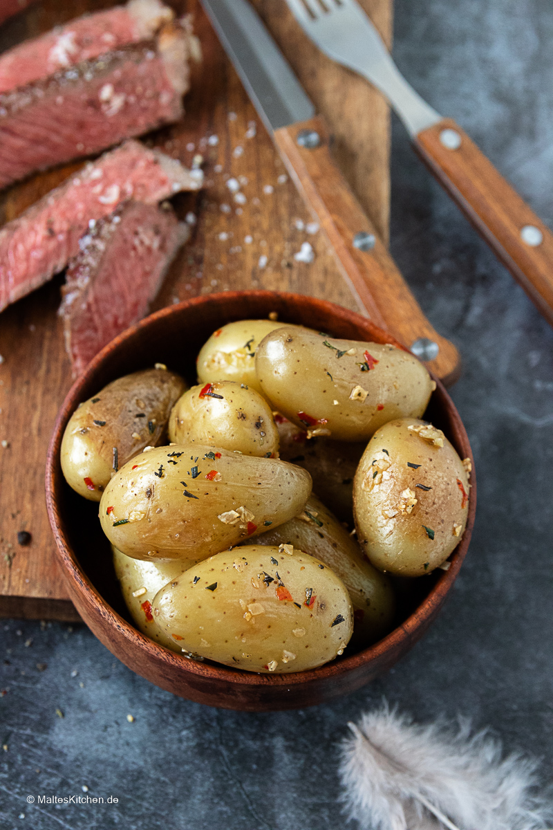 Leckere Knoblauch-Chili-Kartoffeln.