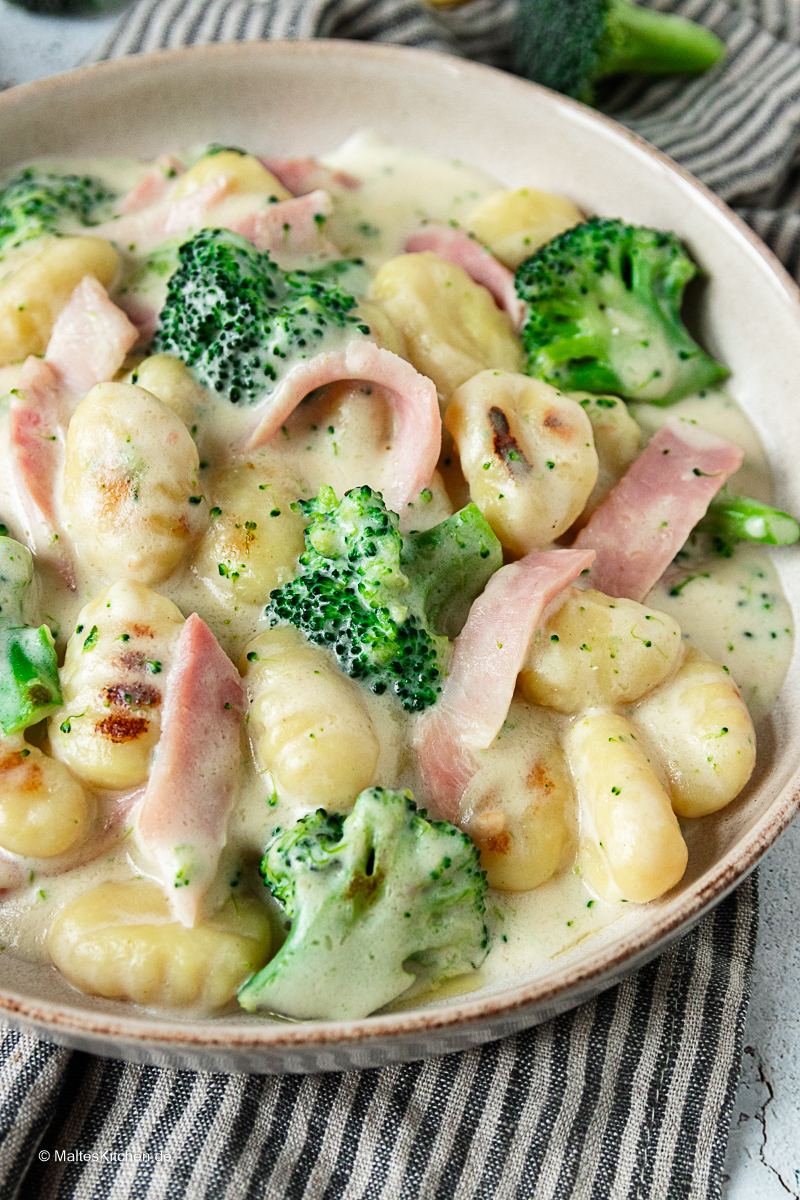 Gnocchi in Käsesauce mit Schinken
