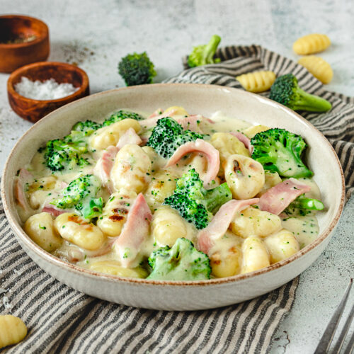 Rezept Gnocchi mit Bokolli und Schinken in Käsesauce