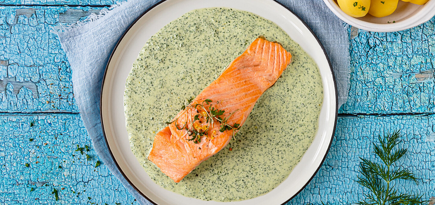 Lachsfilet mit Frankfurter grüner Sauce und Kartoffeln